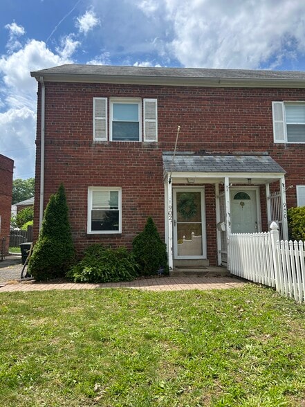 Primary Photo - 902 S Highland St
