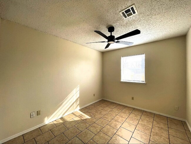 Building Photo - 1108 Parkview Dr