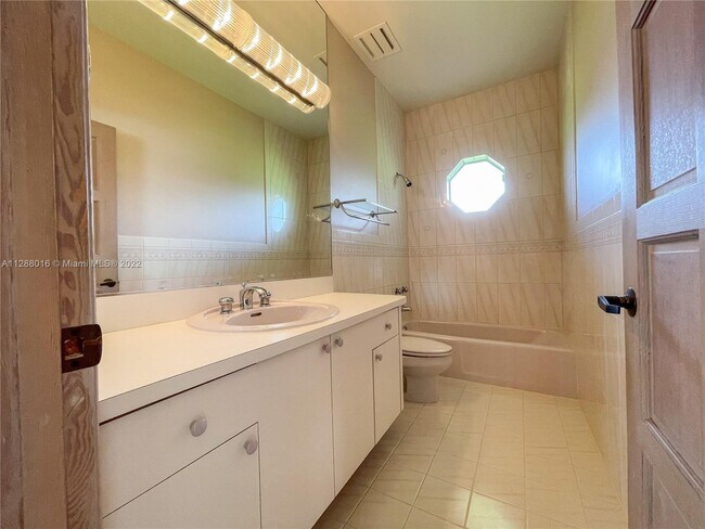 Building Photo - 7101 Holatee Trail