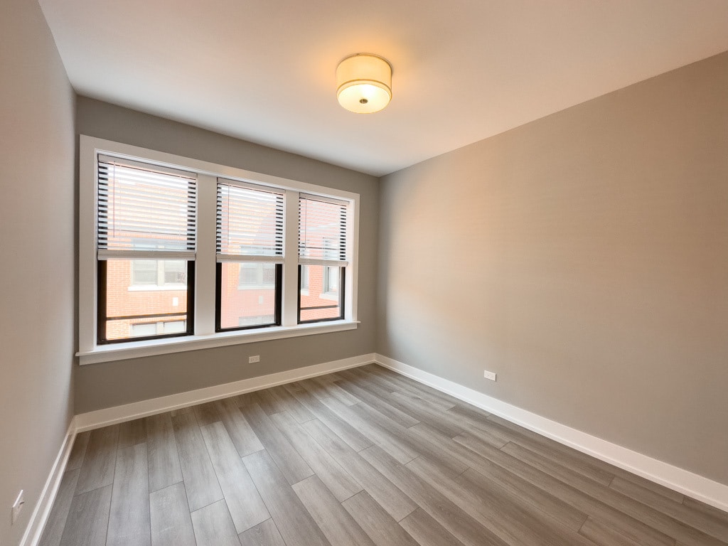 Building Photo - 3931 N Janssen Ave