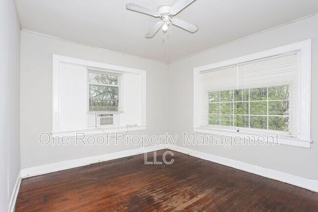 Building Photo - 3225 E 8th St