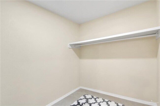 Building Photo - 413 W Jonquil Ave