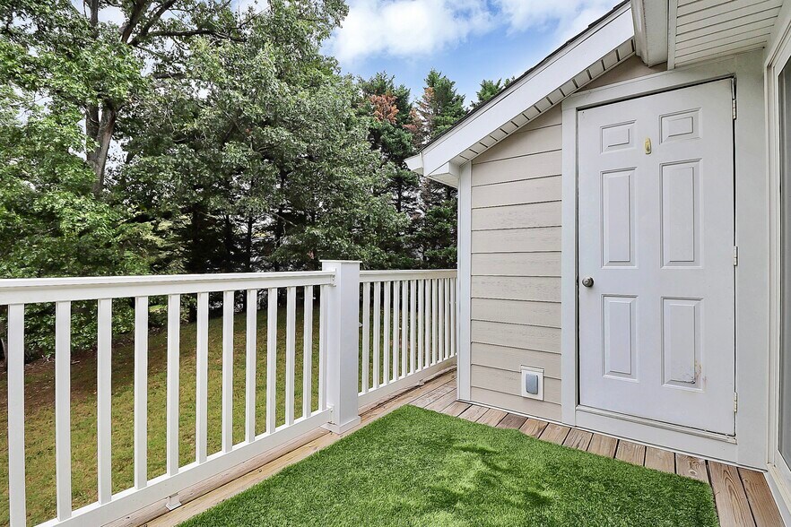 Building Photo - 9214 Kings Canyon Dr