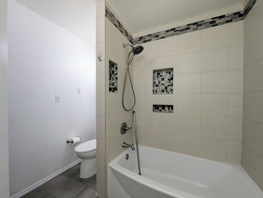 Building Photo - 2443 E Earll Dr