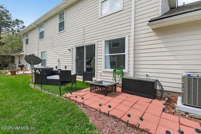 Building Photo - 805 Old Bridge Rd