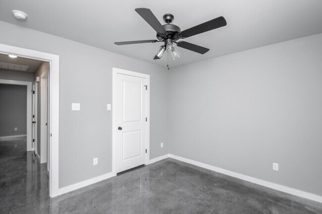 Building Photo - 106 Hemlock Ave