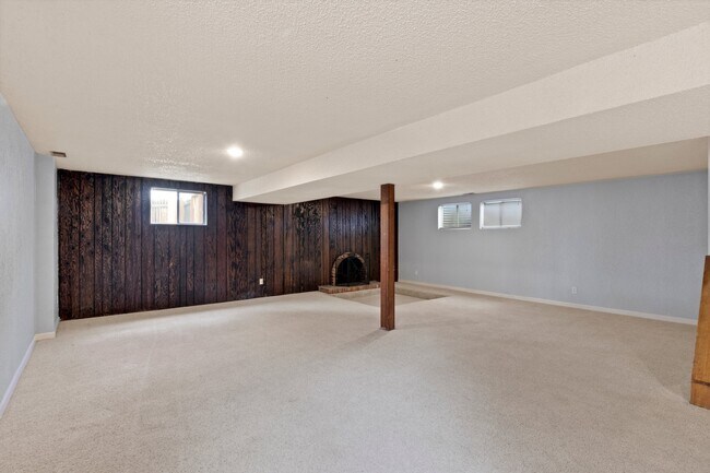 Building Photo - 3020 Avondale Dr