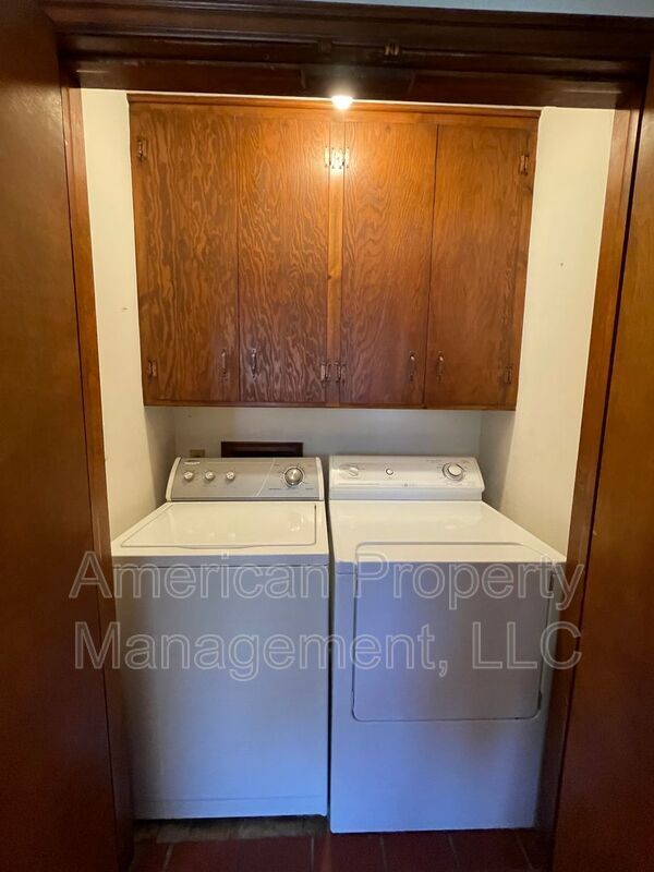 Building Photo - 5102 E 33rd St