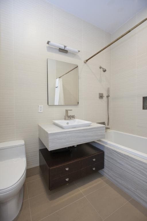 Building Photo - 2 bedroom in New York NY 10023
