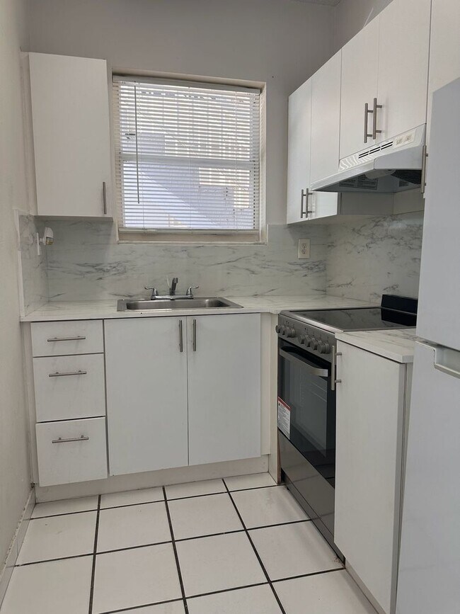 Interior Photo - 626 - Kina Hialeah