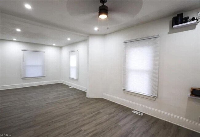 Building Photo - 3BD/ 1.5 BA Home for Rent- Cleveland