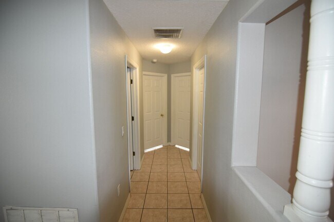 Building Photo - 233 Purslane Pass