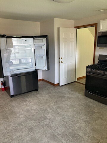 Building Photo - 586 Martin Rd