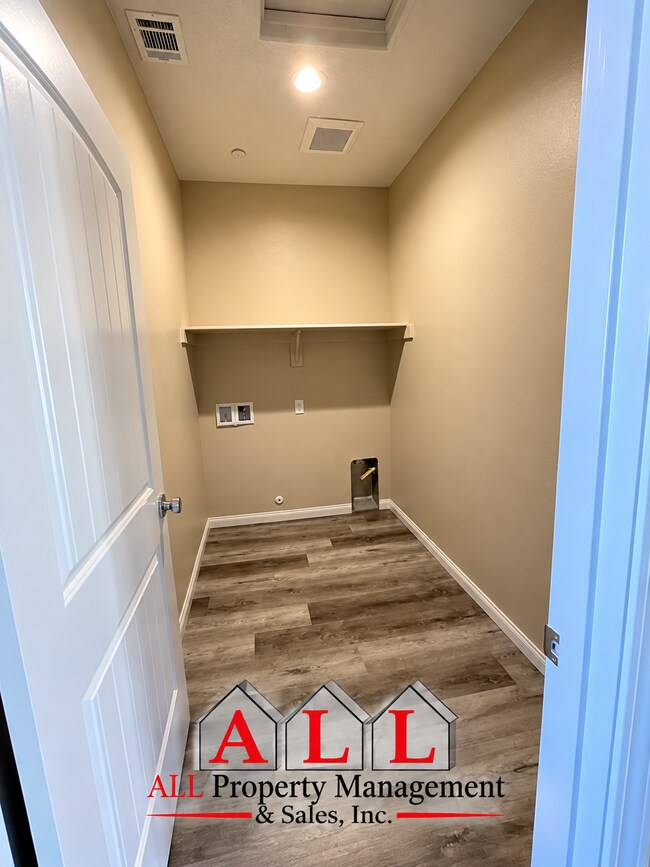 Building Photo - 6212 Curvy Hills Dr