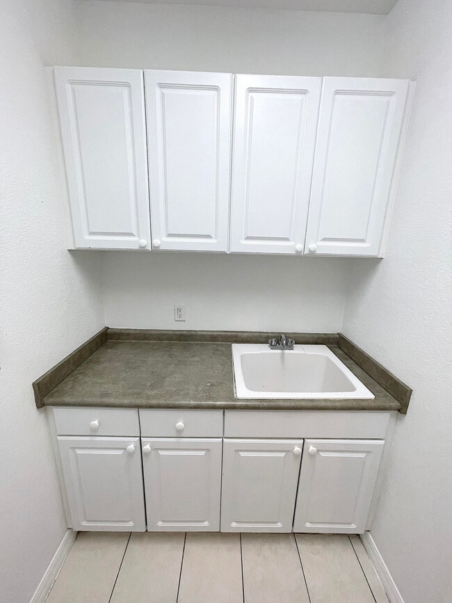 Building Photo - 1867 S Dovetail Dr
