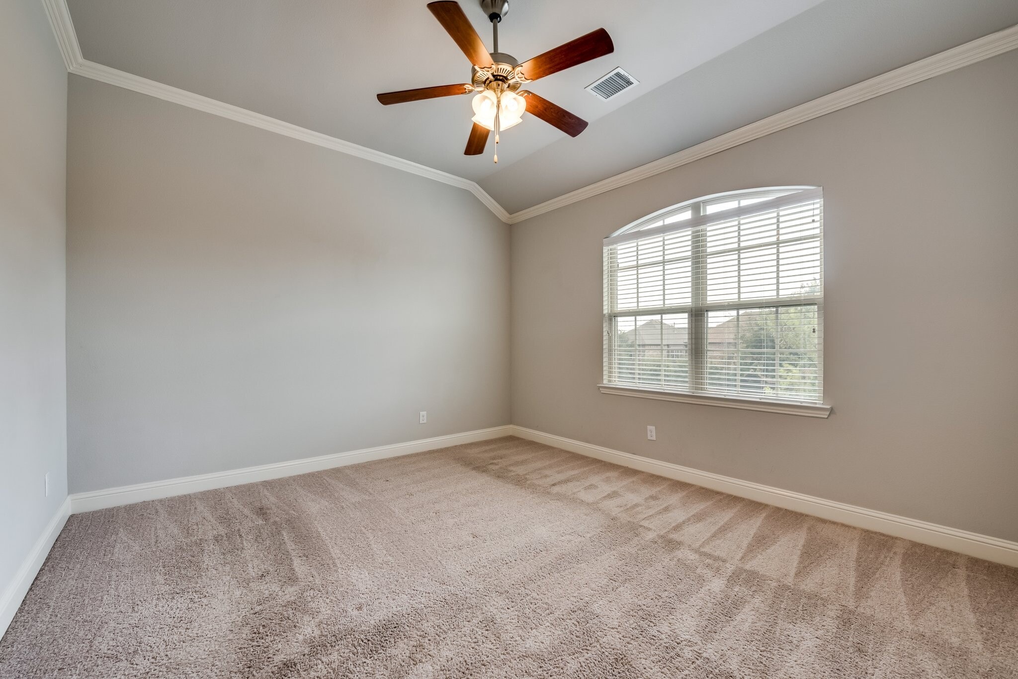 Building Photo - 923 Whitehall Dr