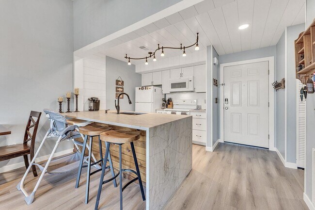 Building Photo - 133 Troon Dr