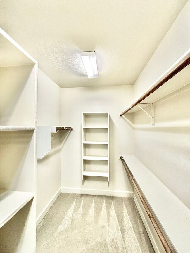 Building Photo - Spacious 3-Bedroom Home with Modern Amenit...