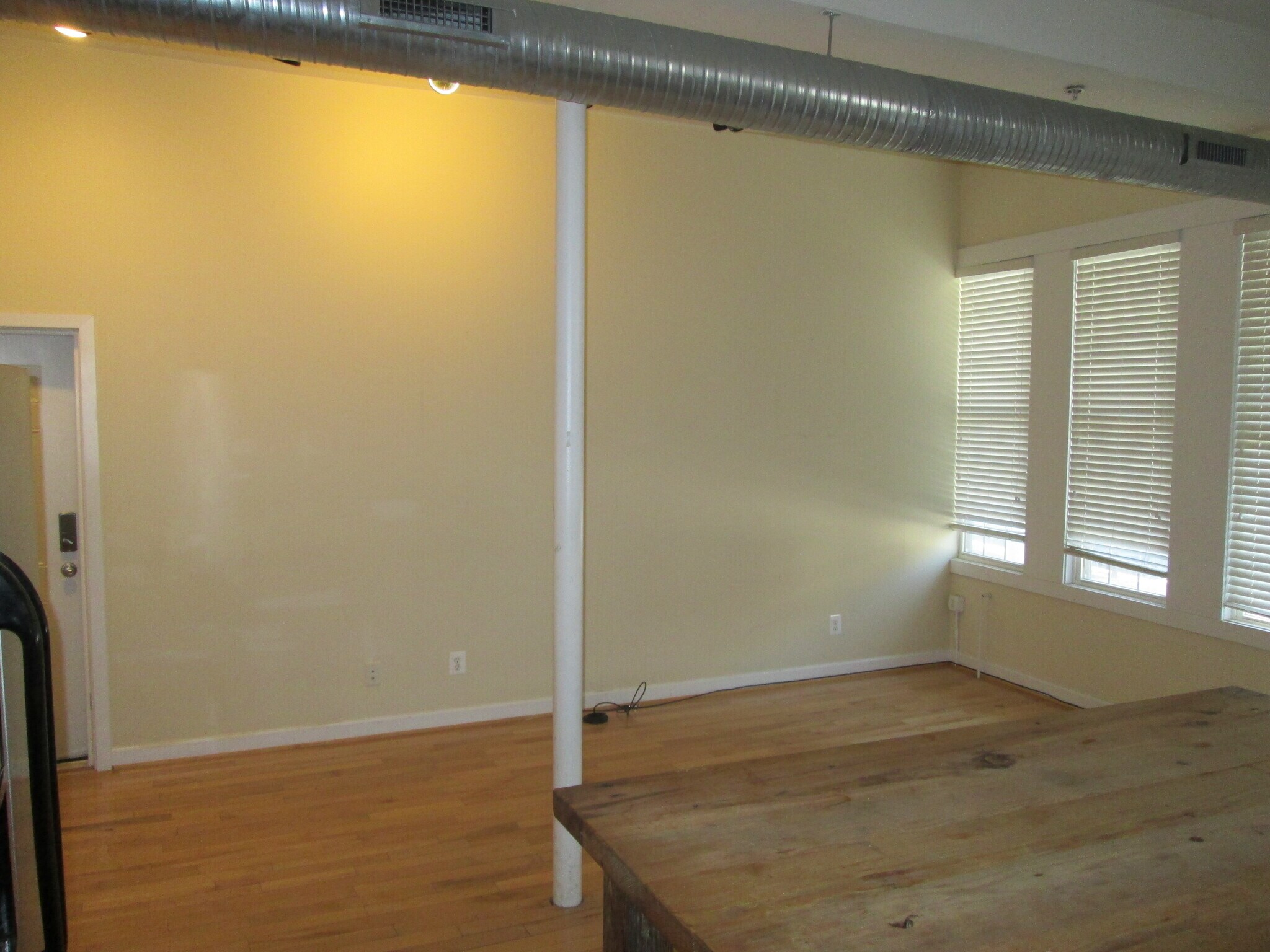 Building Photo - 1211 S Charles St