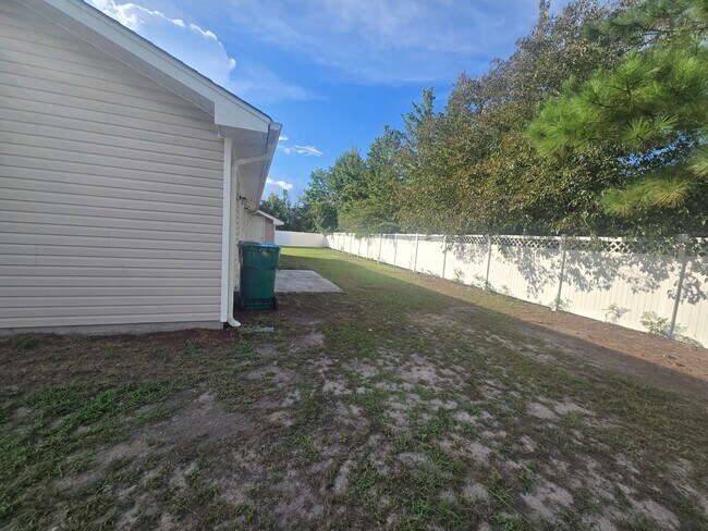 Building Photo - 148 Babaco Ct