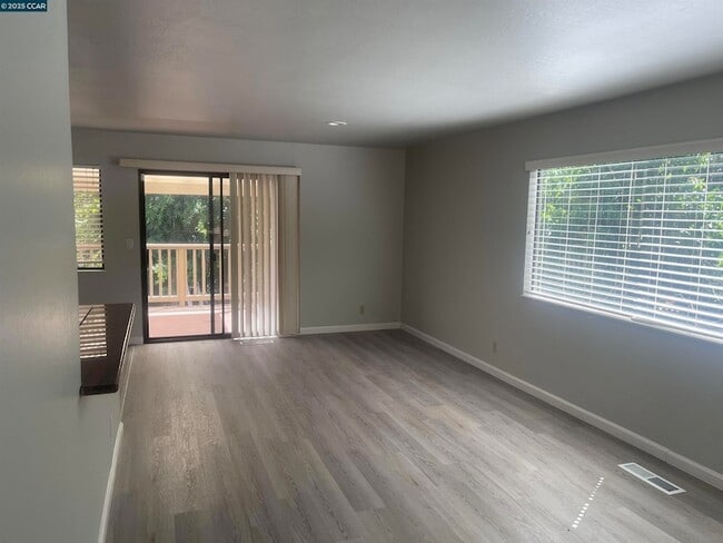 Building Photo - 971 Livorna Rd