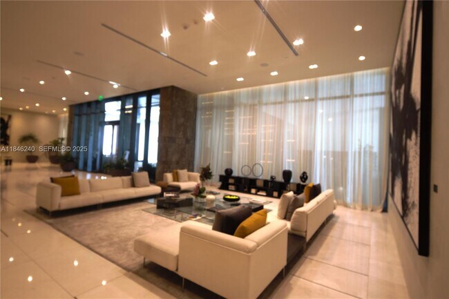 Building Photo - 480 NE 31st St