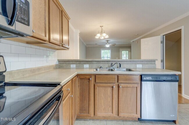 Building Photo - 2 Bdrm / 2.5 Bath, North JC - Minutes to ETSU, VA, JC Med Center