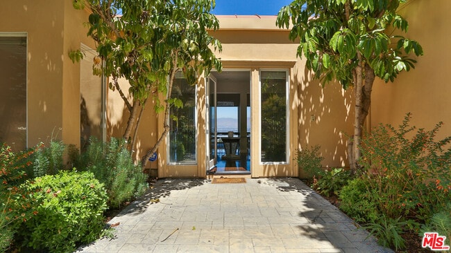 Building Photo - 14445 Mulholland Dr