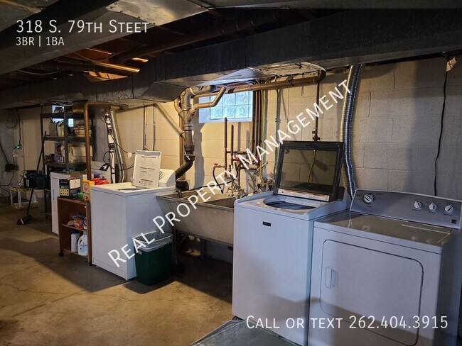 Building Photo - 318 S 79th St
