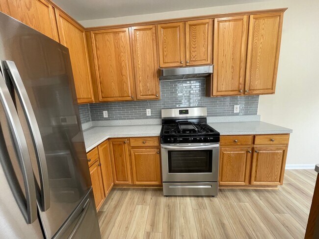 Building Photo - Elegant And Spacious 3 Bed 3.5 Bath Townhome In Vibrant Loudon Parkway Center