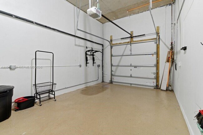 Building Photo - 913 NW 45th Terrace