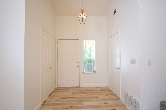 Building Photo - 3 Bedroom 3 bath home in Modesto
