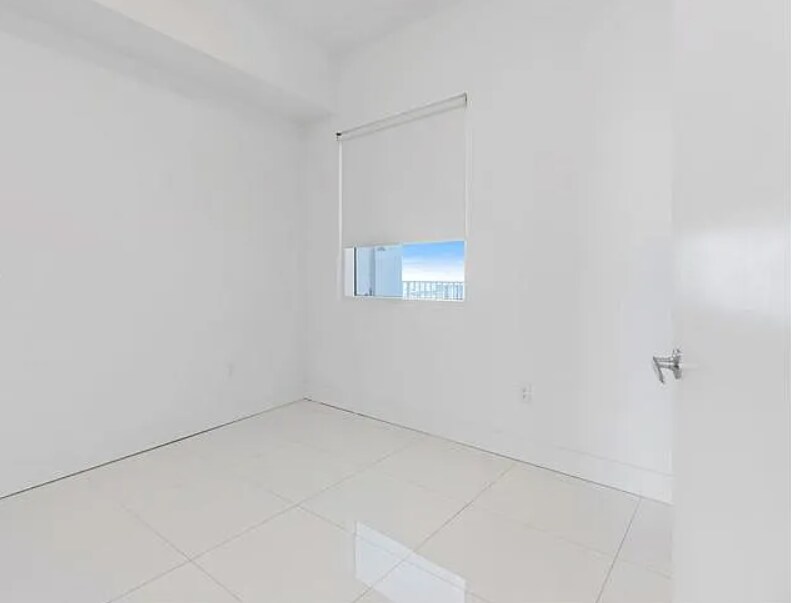 Building Photo - 2020 N Bayshore Dr