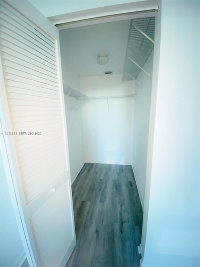 Building Photo - 951 Brickell Ave