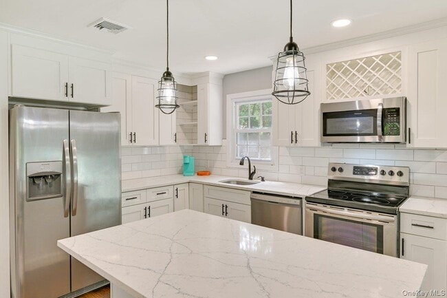 Building Photo - 2 Fairview Rd