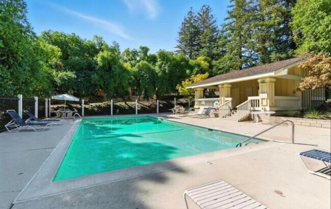 Building Photo - Nice Two-Story Unit with Attached Garage a...