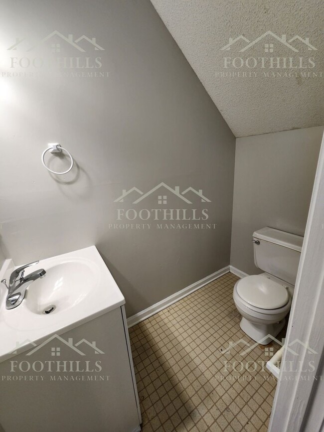 Building Photo - 108 Woodland Dr