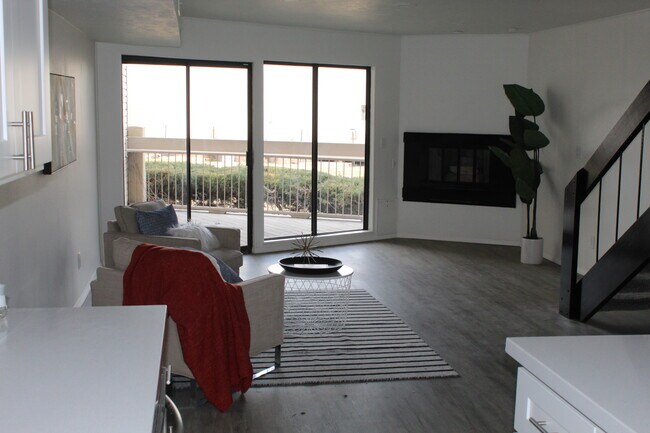 Building Photo - 5262 S Rome Beauty Park