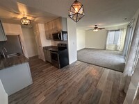 Building Photo - 2 Bedroom, 1 Bathroom Unit in Reno!