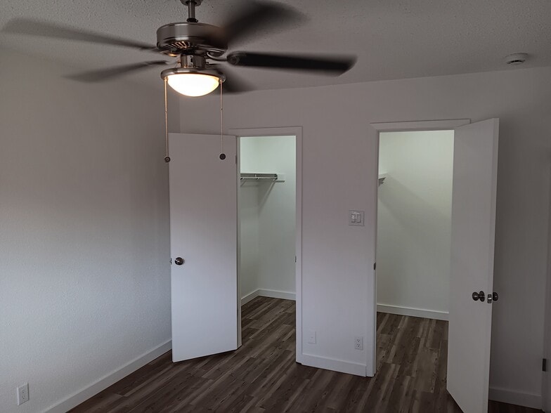 Master bedroom with walk-in closet. - 4147 Alaskian Sunrise