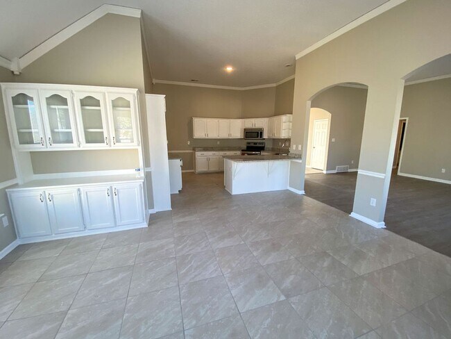Building Photo - 4 bed, 2 bath in Cordova with ss appliance...