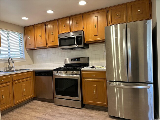 Building Photo - 264 Sagamore Hills Dr