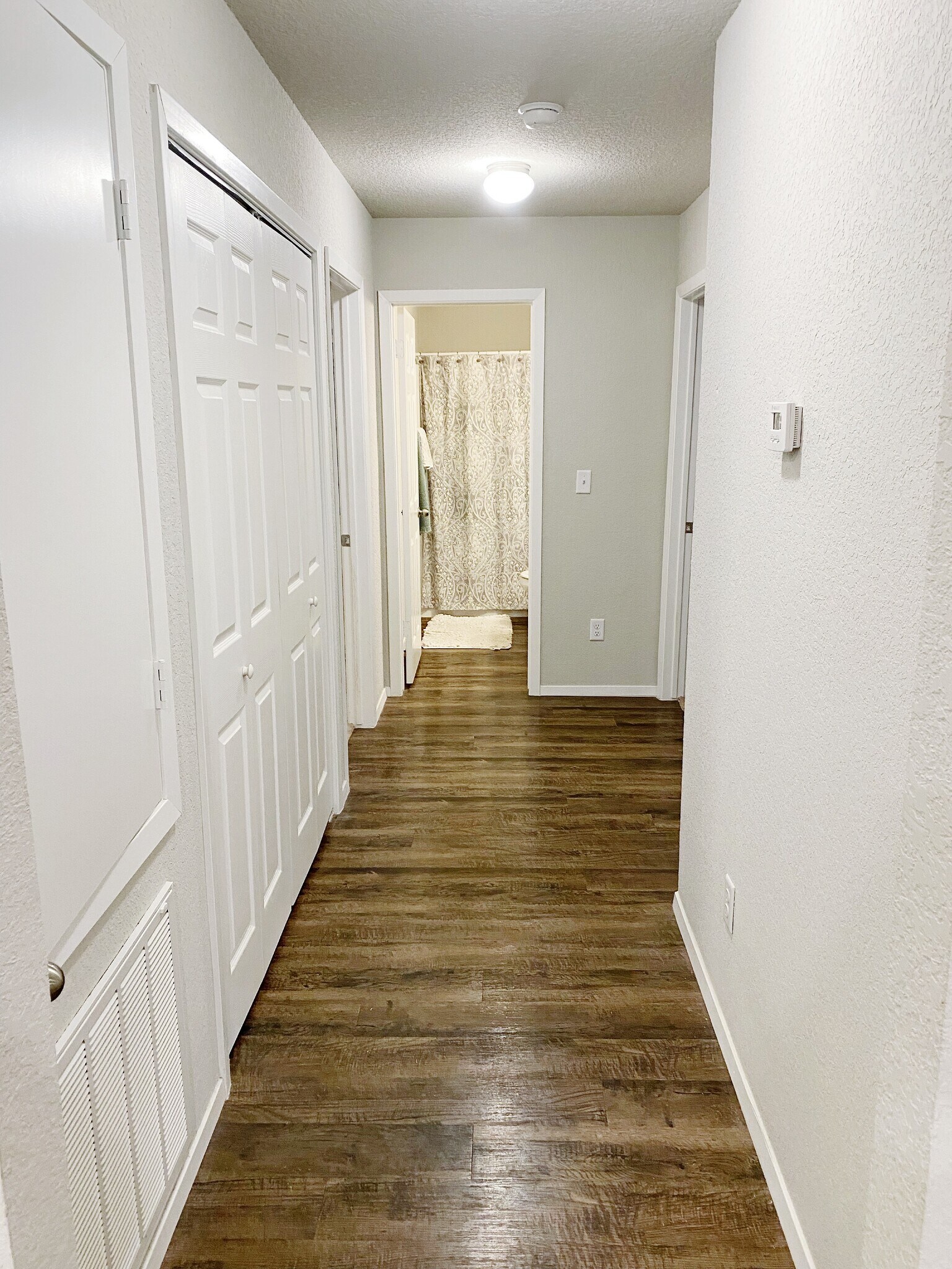 Beautiful wood-look LVP flooring - 1292 S Kingfisher Ln