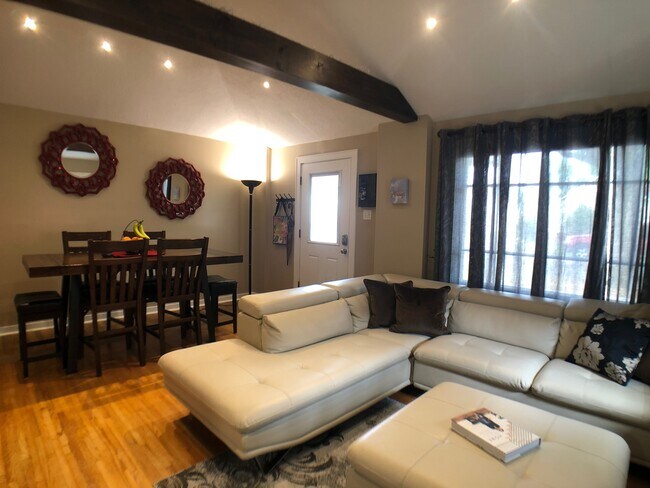 Building Photo - 3951 Hickory Ave