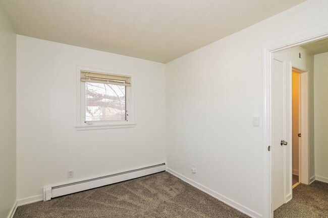 Building Photo - 314 Knox Ave N