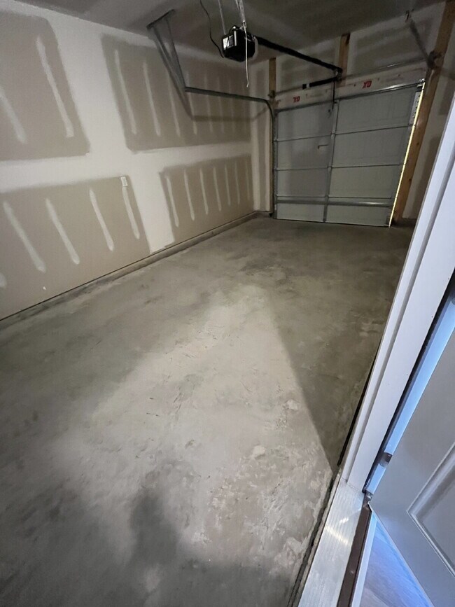 Building Photo - 228 Canopy Dr