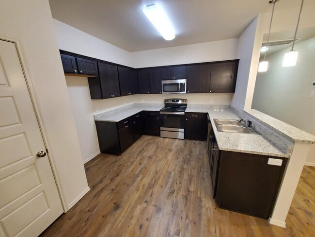 Building Photo - "Charming 3-Bedroom Duplex Retreat with 2 Baths in the Heart of Lubbock – 1360 Sq Ft of Cozy Livi...