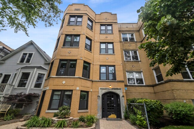 Primary Photo - 4315 N Troy St