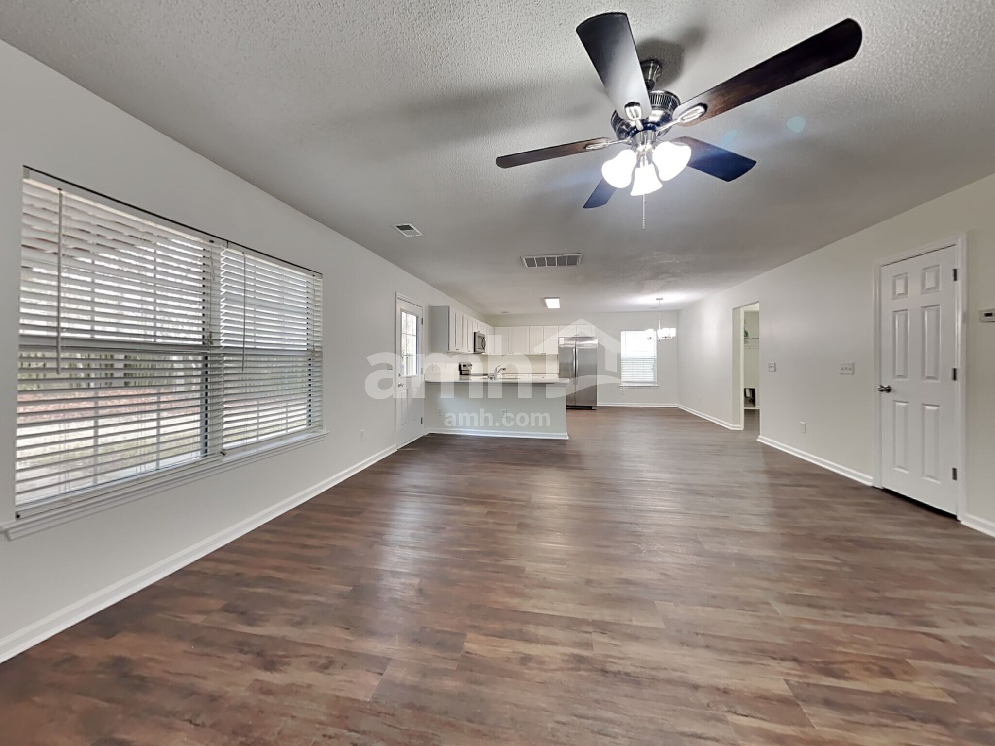 Building Photo - 125 Ducane St