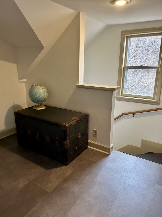 Building Photo - Experience life on Duluth's legendary Skyline Parkway with breathtaking views of Lake Superior an...